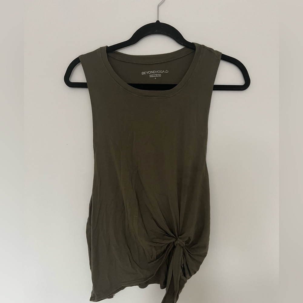 Beyond Yoga tie front tank